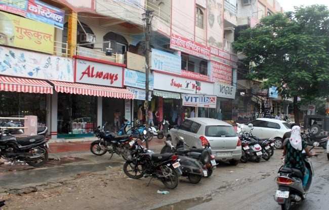 Businessmen Jitters over parking crisis at Durga Nursery Road