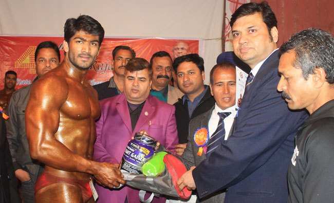 [PHOTOS] Jaipur Bodybuilder Claims Honor in Body Building Competition