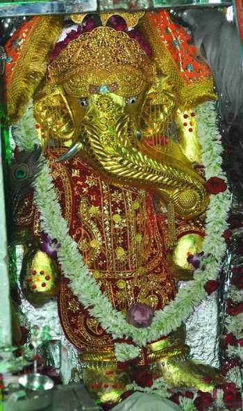 Devotees Heartily Welcomes Lord Ganesha