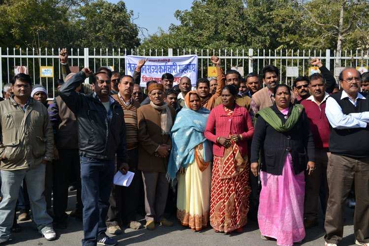 State Employees demonstrate in front of Collectorate