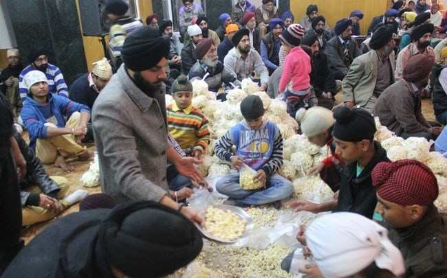 Sikh community marks Lohri