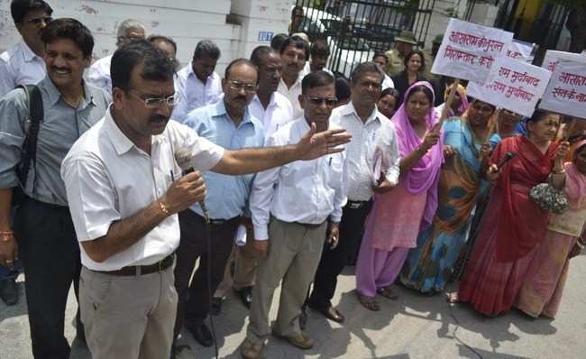 Protest against Asaram Bapu: Police removes Rape charges
