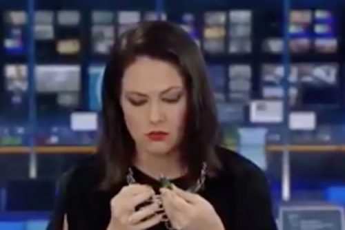 [Video] Hilarious: Newsreader caught daydreaming | Priceless Reaction
