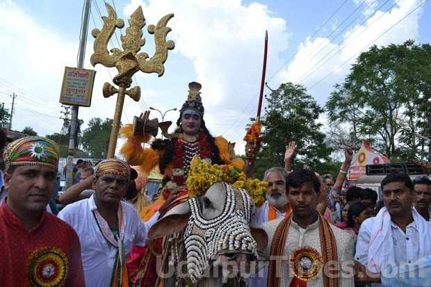 Hundreds gathered to attend the Shiv-Parvati Vivaah