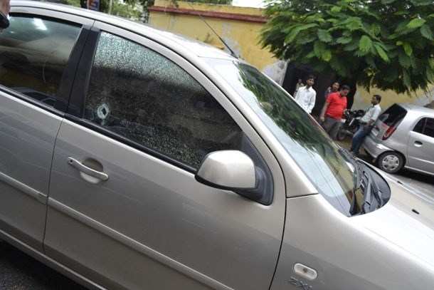 Businessman Shot in Daylight, escapes with injury