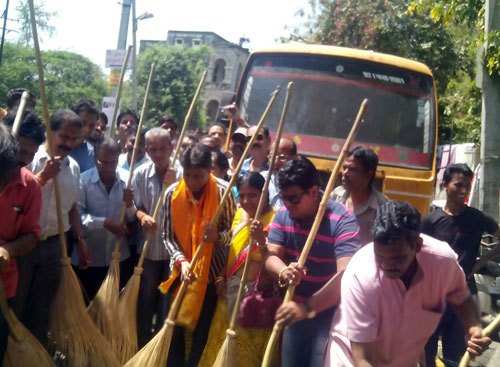 Comedian Raju Srivastav cleans Udaipur City