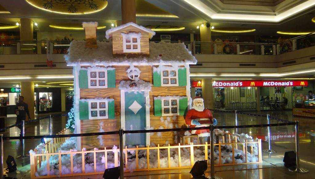 Snowfall for Chirstmas in Celebration Mall