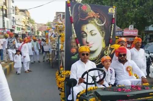 भगवान महेश की शोभायात्रा मे उमड़ा समाज, महाप्रसादी का लिया लाभ