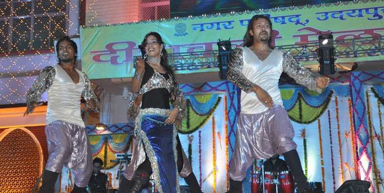 Sambhavna Seth’s Dancing Night; Youth enjoyed the most