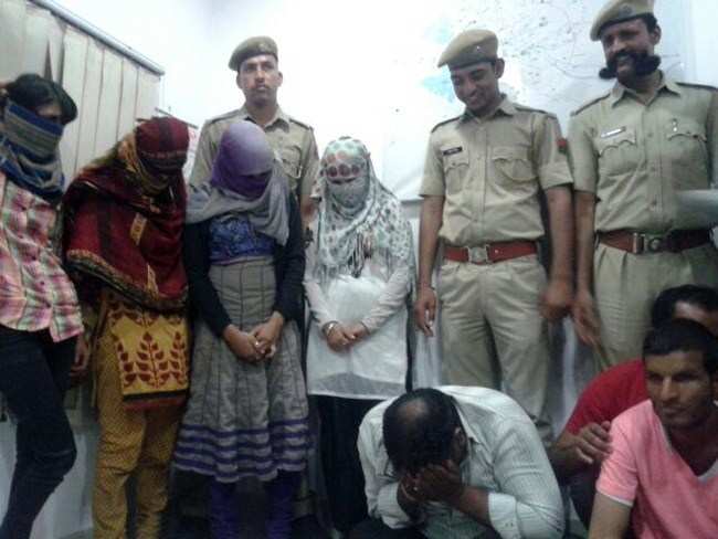 Police raids massage parlor, arrest 7