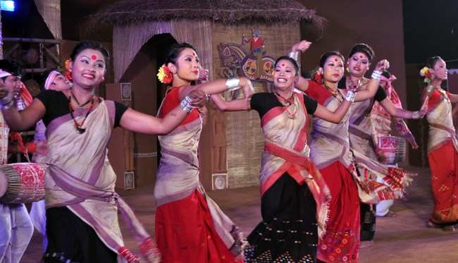 Dance performers enthrall the audience at ‘Shilpgram Utsav – 2013’