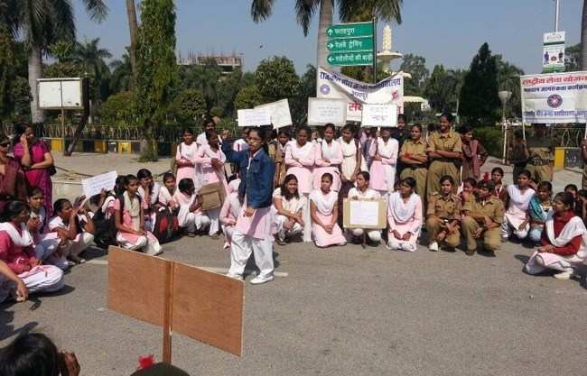 MG College students conduct street play to create Voting awareness