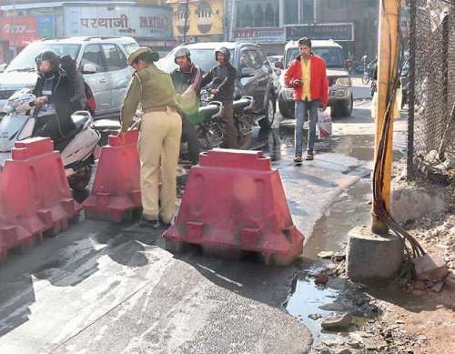 Delhi Gate water centre-Troublesome for 2 wheelers