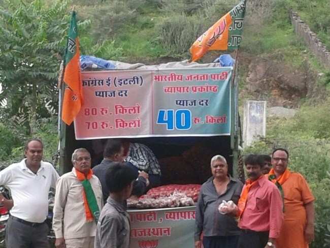 Onion Politics: BJP Claims to sell 1100kg Onions in a Day