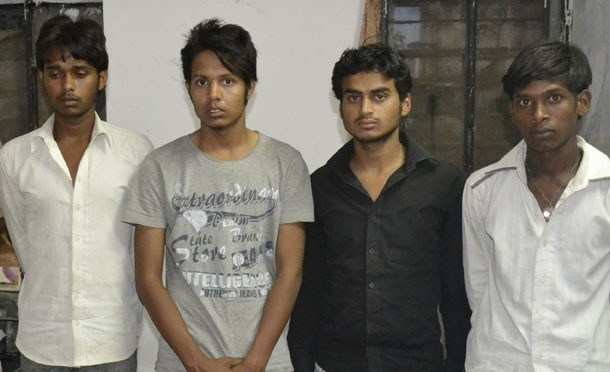 4 Arrested for Snatching Bag from Women