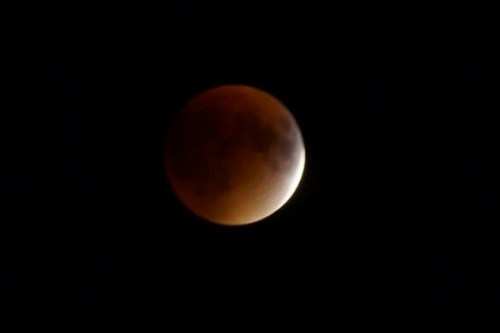 Lunar Eclipse coincides with Super Moon to effect Rare Blood Moon
