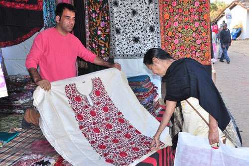 Treat for Shoppers on 2nd Day of Shilpgram Utsav-2014