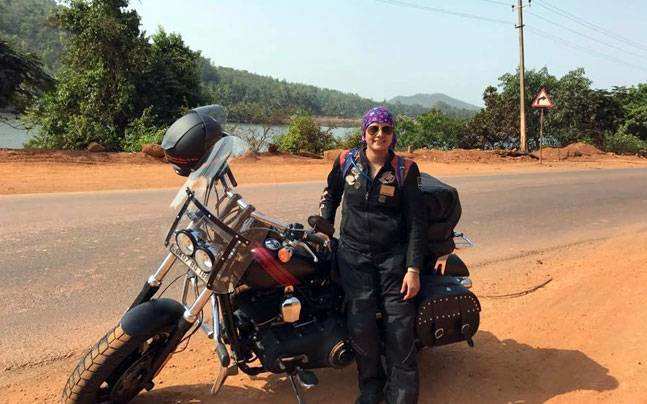 Bravo!! Woman power on Harley Davidson