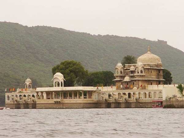 DO NOT MISS – Must visit places of Udaipur अतिथि देवो भव: