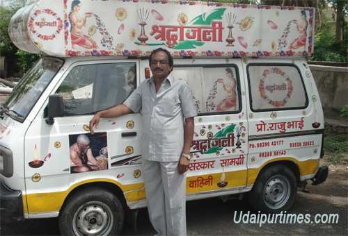 Raju Bhai – Serving Humanity by Giving Shradhanjali