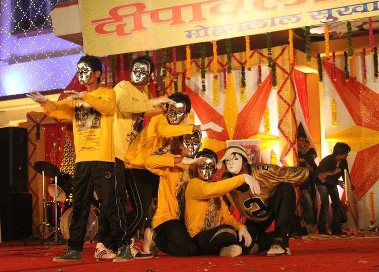 Udaipur’s Local talents shine at Dussehra – Diwali Mela Day 2