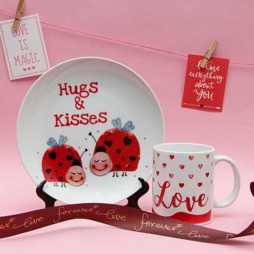 Make the Valentine’s Kiss Day an Uncommon with the Kiss Day Gifts to Your Sweetheart