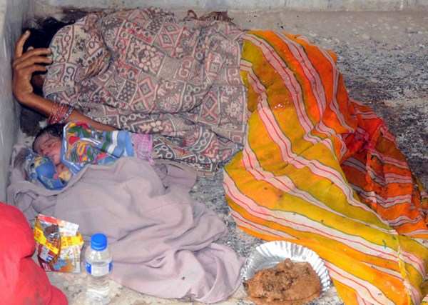 No Ambulance Service in City: Woman Dies after Giving Birth on Roadside