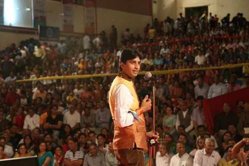 Kumar Viswas performs at Lok Kala Mandal