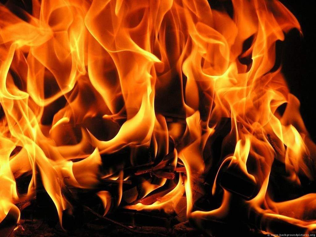 Fire in godown near petrol pump in Hiranmagri