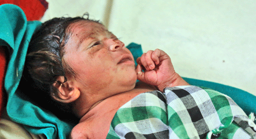 5-hours-old baby girl stranded in Jungle near Kamboda