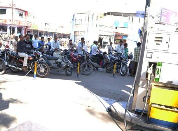 Petrol pumps closed for an Hour