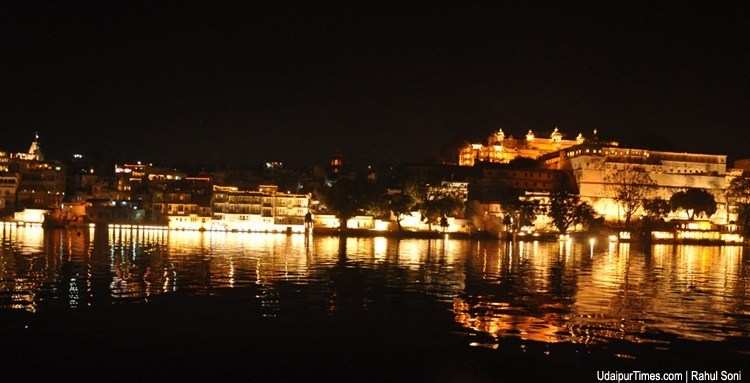 [Photos] Udaipur Ghats Turn Golden at Night