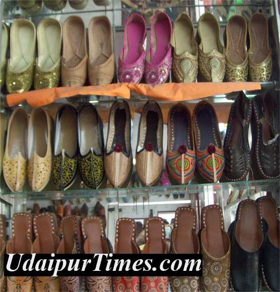 [Shopping] Mojris – Rajasthani Footwear