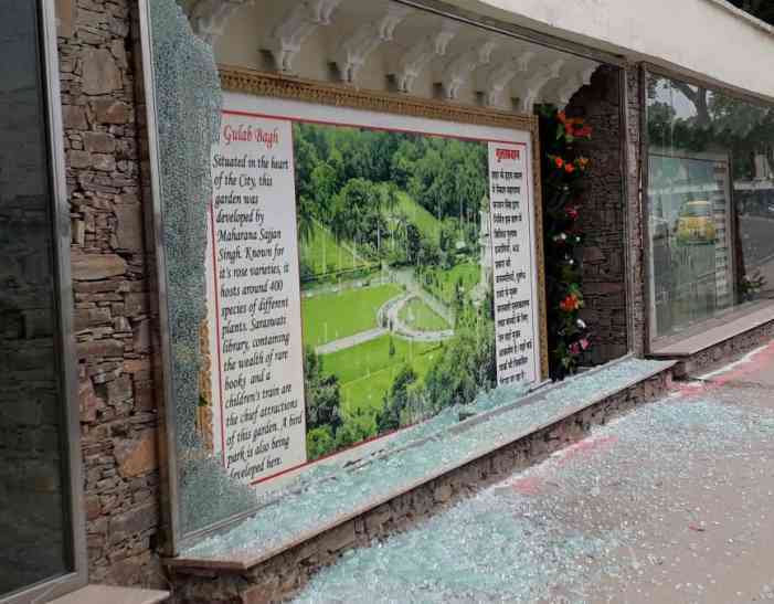 Toughened glass of Mewar Darshan gallery broken