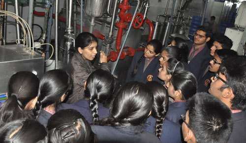 MDS Commerce Students visit Saras Dairy