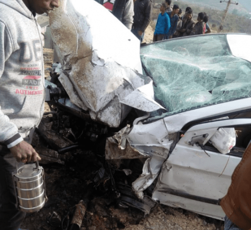 [Pictures] Car crashes into divider near Chirwa Tunnel, 2 dead