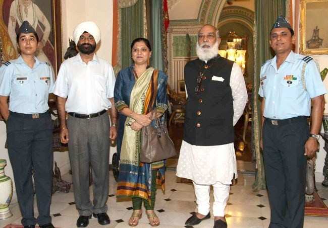 Air Force officer Daljit Singh visits City Palace
