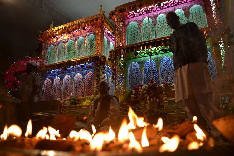Last night of Muharram; Devotees Pay Visit to Taziyas