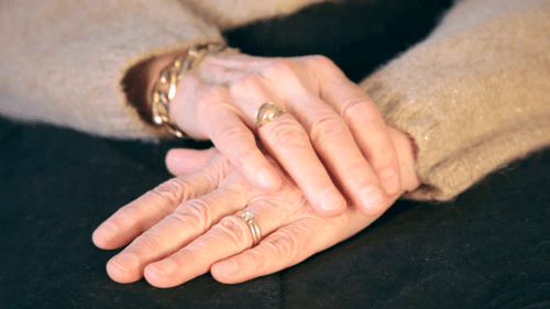 Old woman duped by thugs-Loses gold jewellery