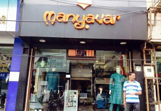 Thieves Target a showroom at Bapu Bazar