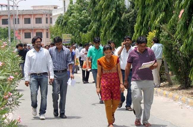 52% Attendance in CSIR-UGC-NET Exam 2013