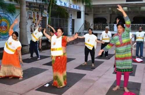 विश्व योग दिवस पर विभिन्न संगठनों ने किया योगा