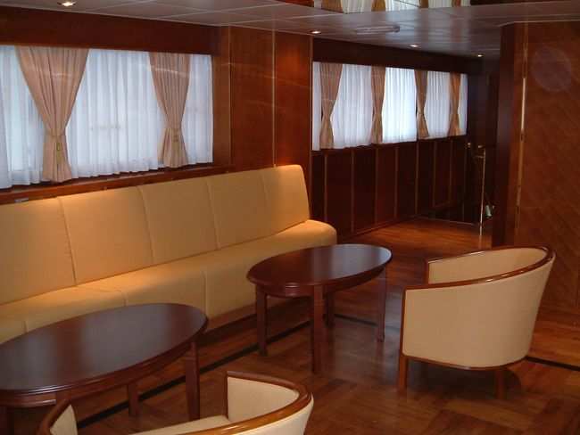 Entice your guests – Adorn your home with ship furniture