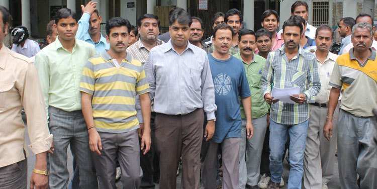 Businessmen: Blockade on Shakti Nagar Link Road hampers Business
