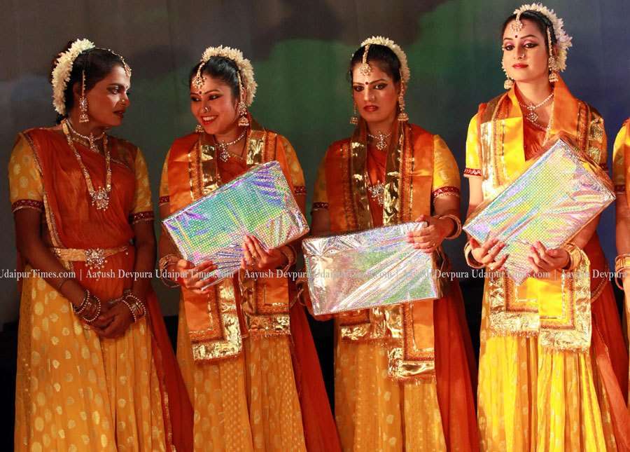 [Photos] Hema Malini performs in ‘Radha Raas Bihari’