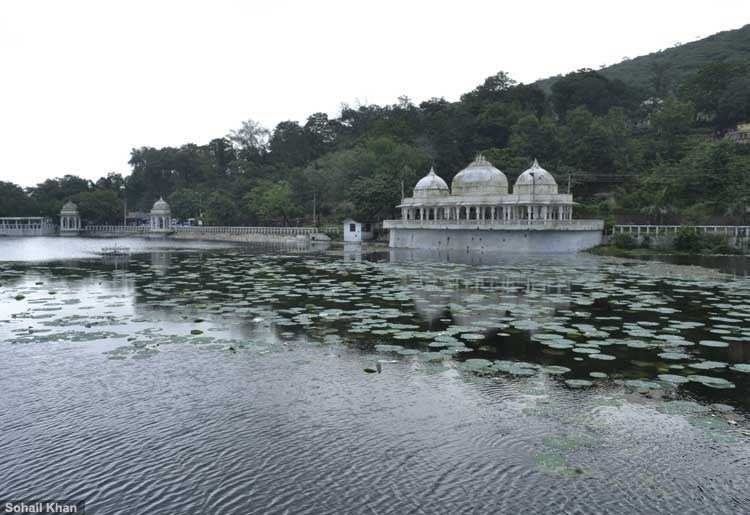 Sisarma flows over 8 feet, Udaipur continues to receive Rain [Photos]
