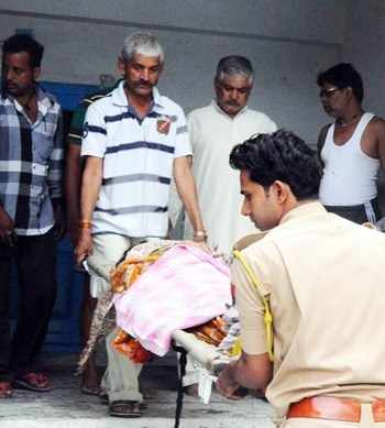 No Ambulance Service in City: Woman Dies after Giving Birth on Roadside
