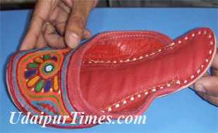 [Shopping] Mojris – Rajasthani Footwear