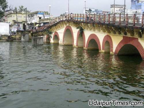 [Photos and Videos] Udaipur. Rain. Lakes. River