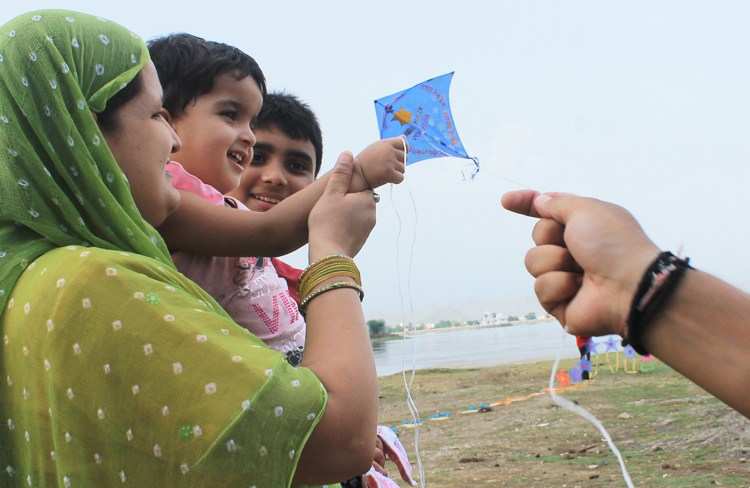 Like Father, Like Daughter: Late Kite Flyer’s Daughter Flies Her Kite High